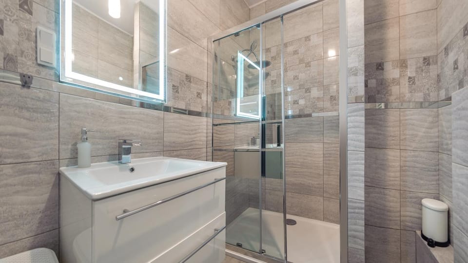 Shower, Bathroom