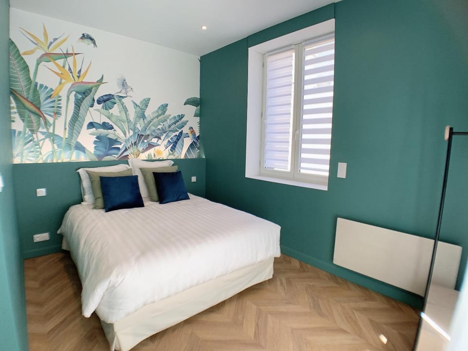 Bed, Photo of the whole room
