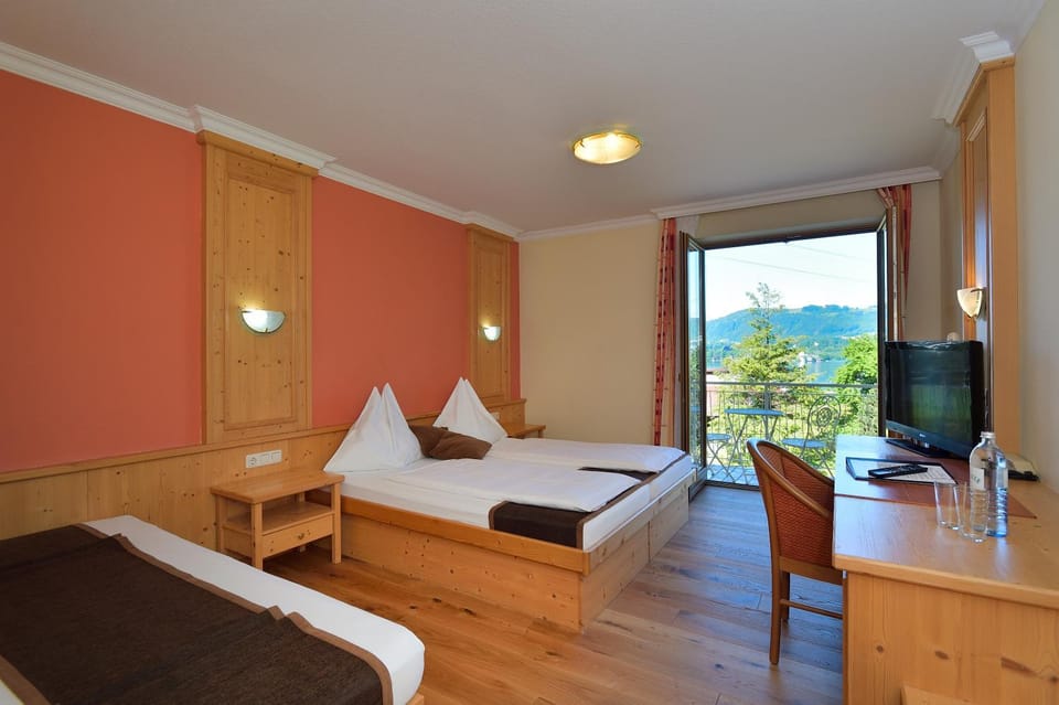 Balcony/Terrace, City view, Garden view, Lake view, Landmark view