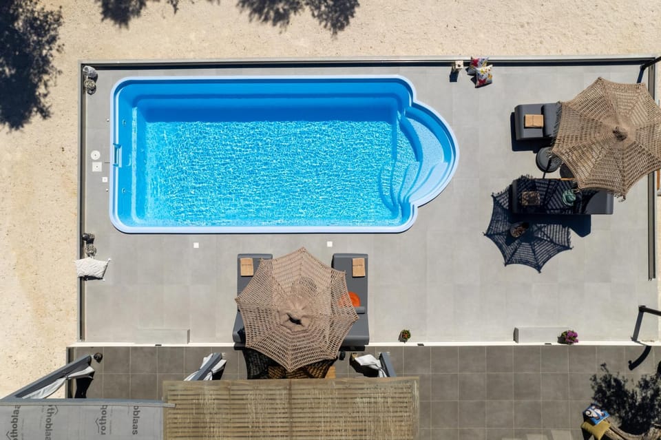 Day, Pool view, Swimming pool, sunbed