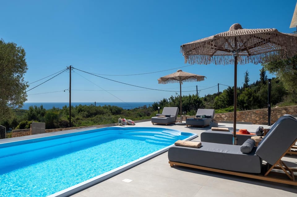 Day, Natural landscape, Pool view, Sea view, Swimming pool, sunbed