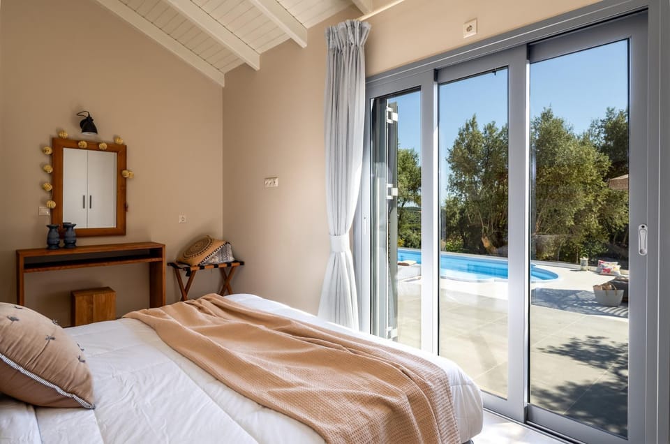 Bed, Natural landscape, Photo of the whole room, Bedroom, Pool view, Swimming pool