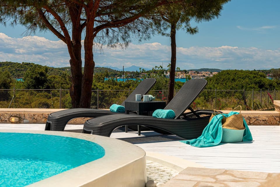 Natural landscape, City view, Pool view, Sea view, Swimming pool