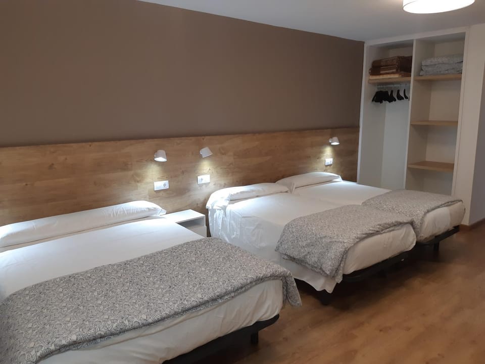 Hostal-Restaurante LUGANO Bed and Breakfast in Galicia