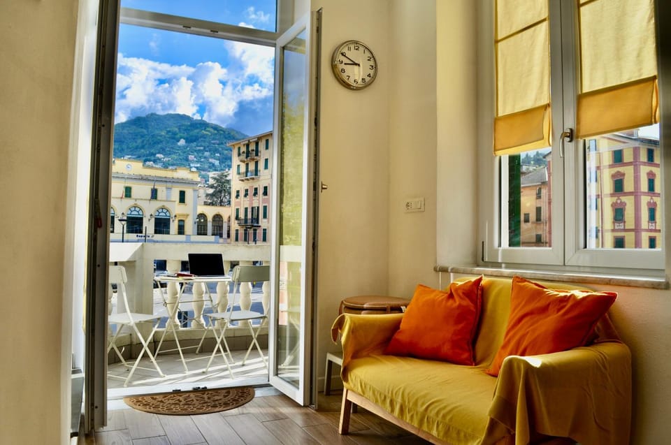 Balcony/Terrace, Living room, Seating area, Mountain view