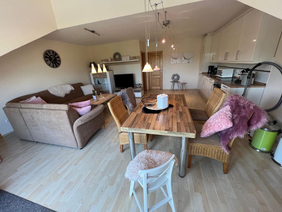 Living room, Seating area, Dining area, kitchen