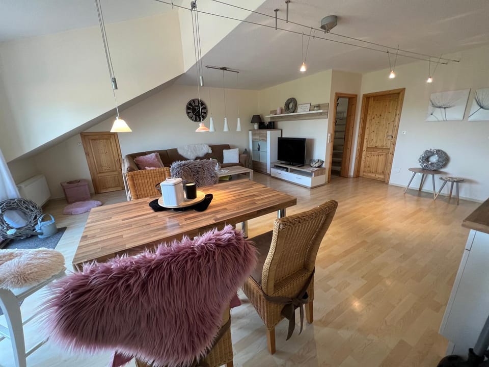 Communal lounge/ TV room, Living room, Seating area, Dining area, kitchen
