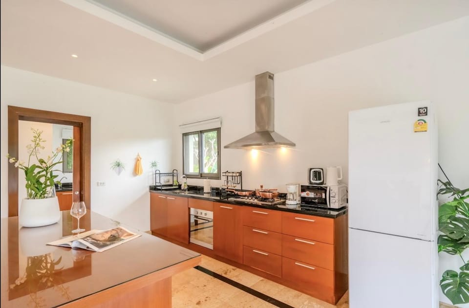 Dining area, kitchen