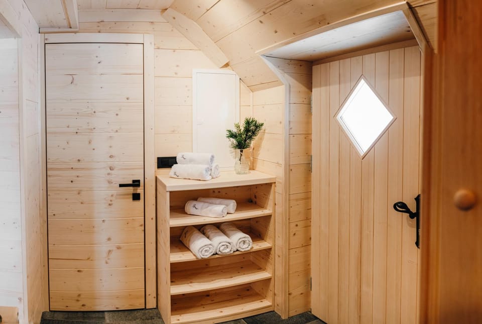 towels, wardrobe