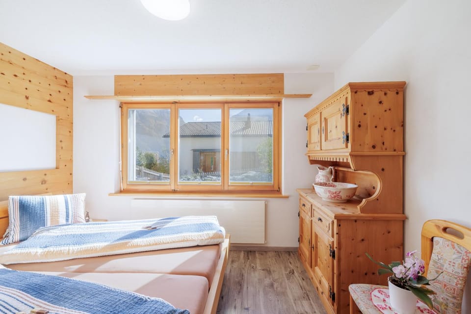 Bed, Bedroom, Mountain view, Mountain view, wardrobe
