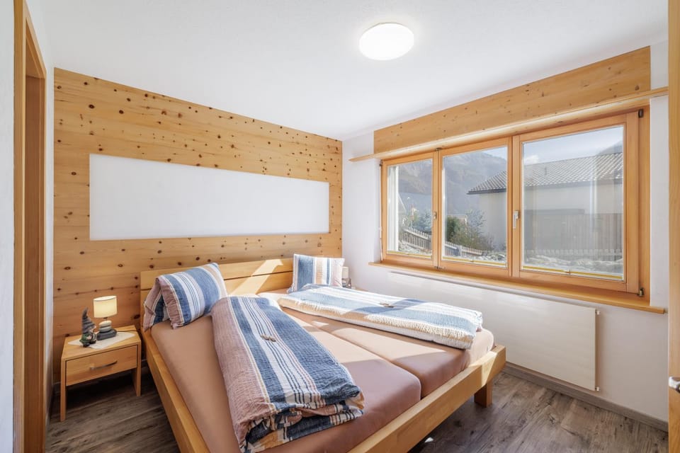 Bed, Bedroom, Mountain view, Mountain view