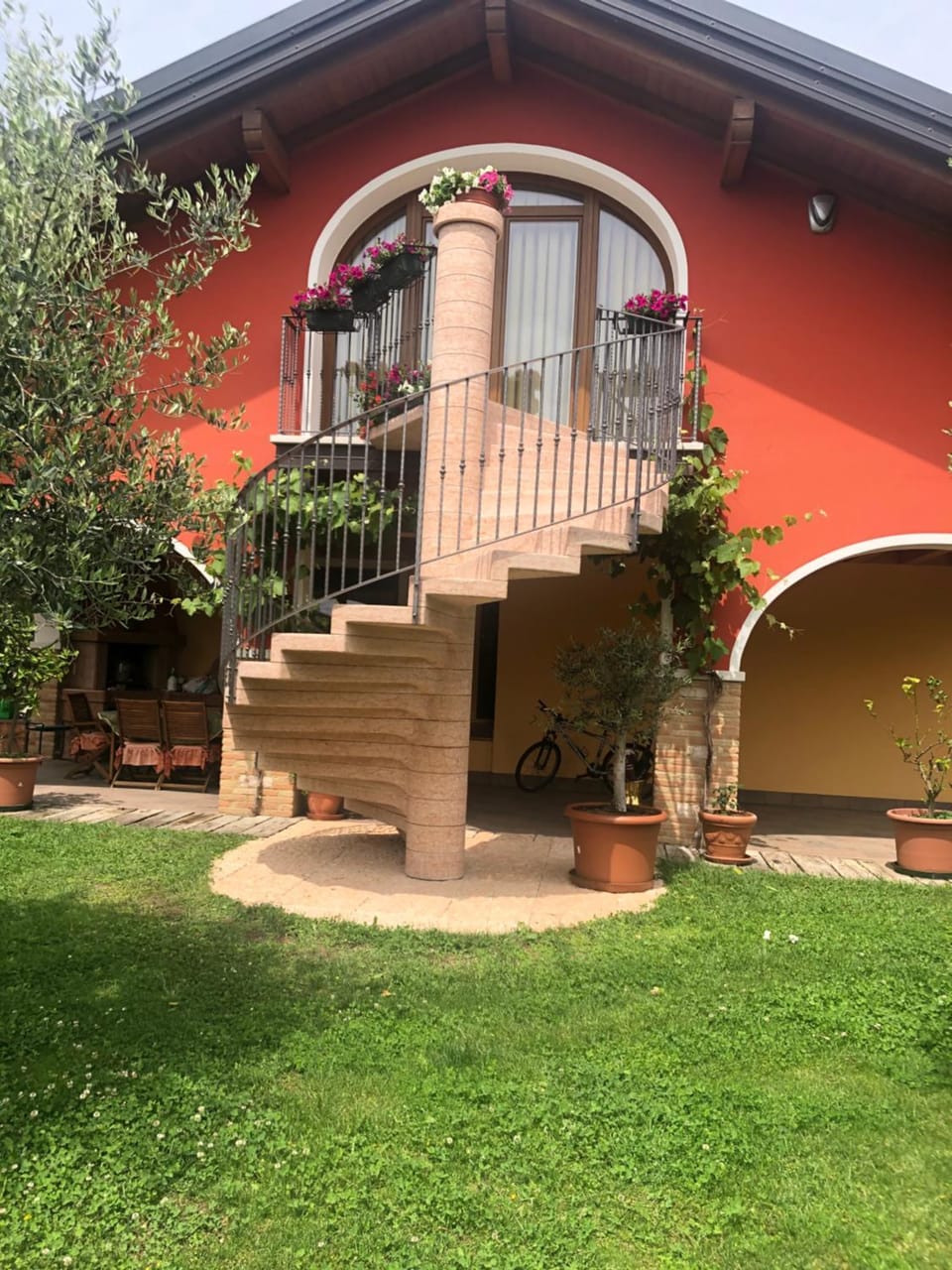 Facade/entrance