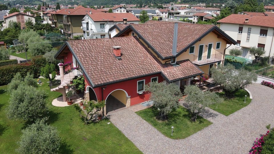 Property building, Bird's eye view, Garden, Garden view
