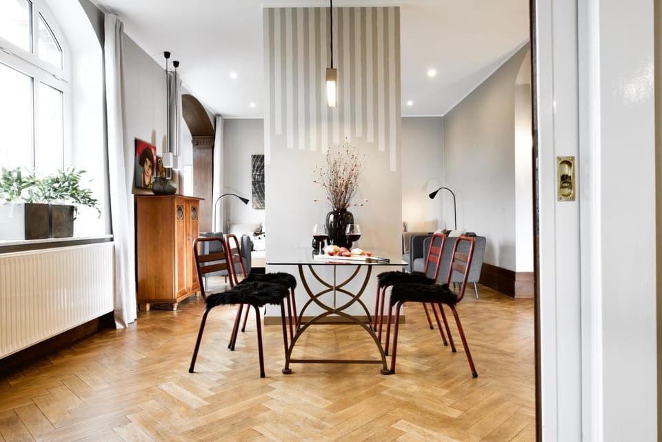 Seating area, Dining area