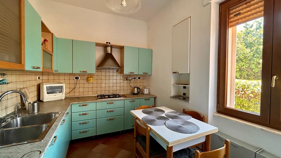Kitchen or kitchenette, Dining area, dishwasher, stove