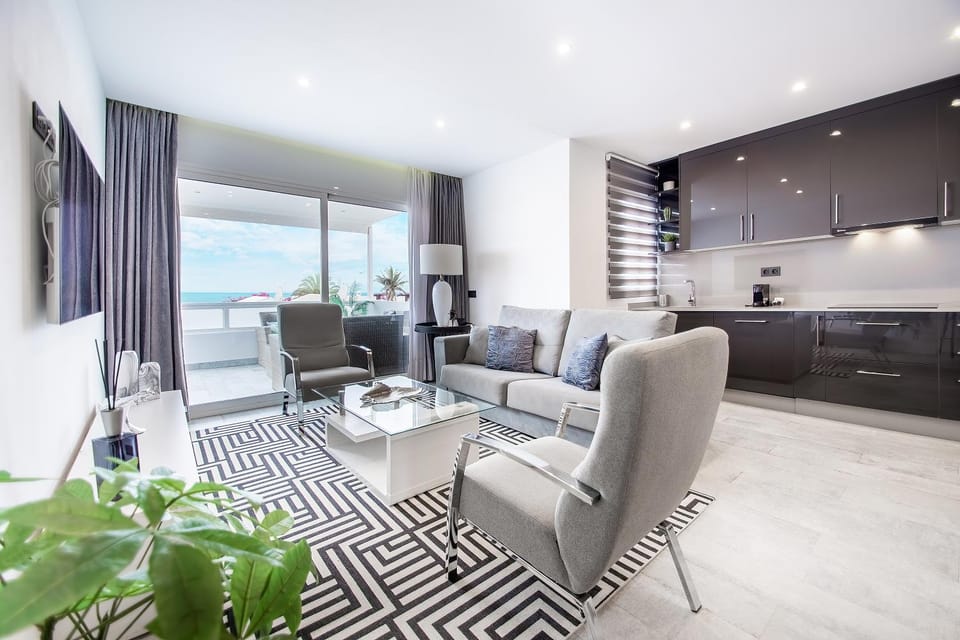 Kitchen or kitchenette, Living room