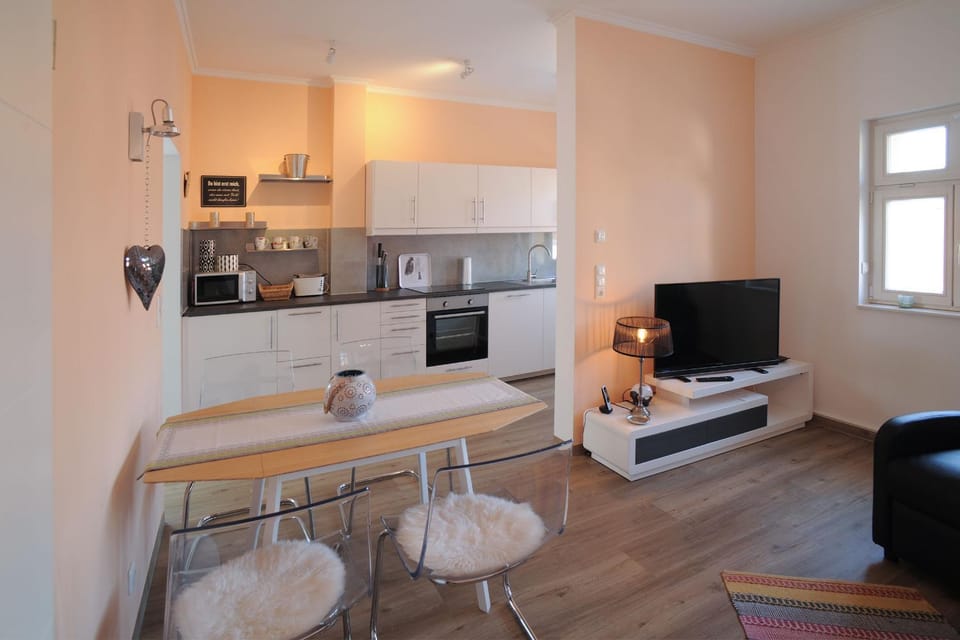 Kitchen or kitchenette, Living room