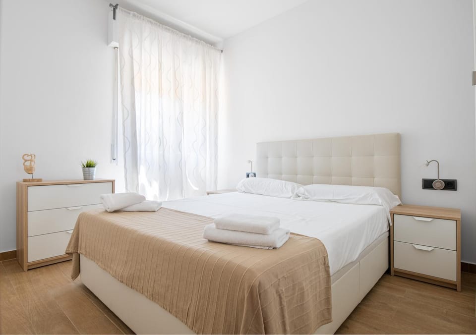 Property building, Bed, Bedroom