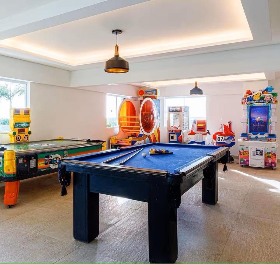 Billiard, Game Room