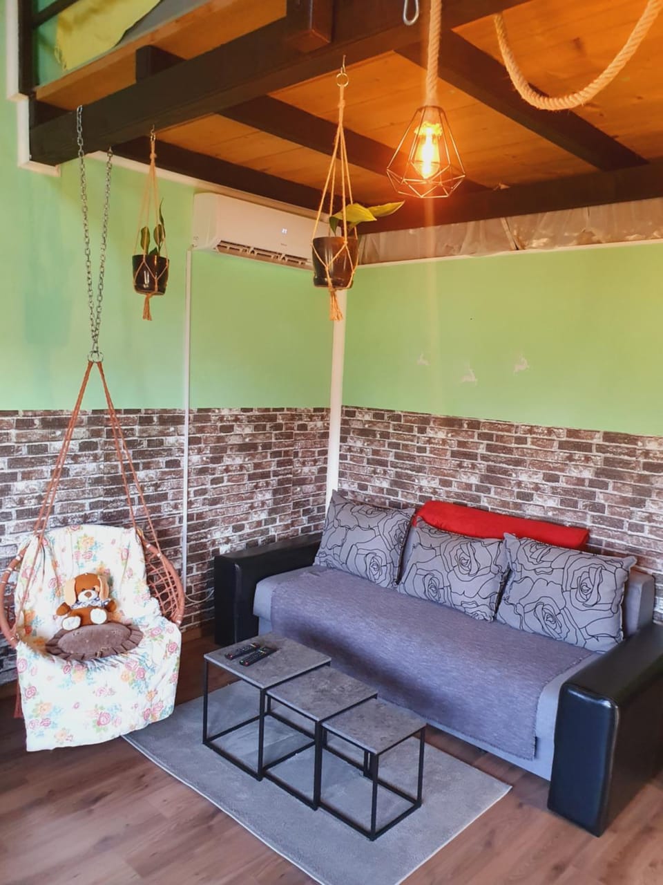 Bed, Living room, Seating area, furniture