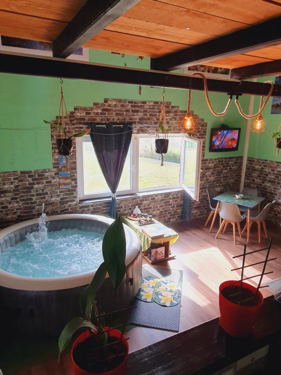 Property building, Day, Hot Tub, View (from property/room), Living room, Dining area