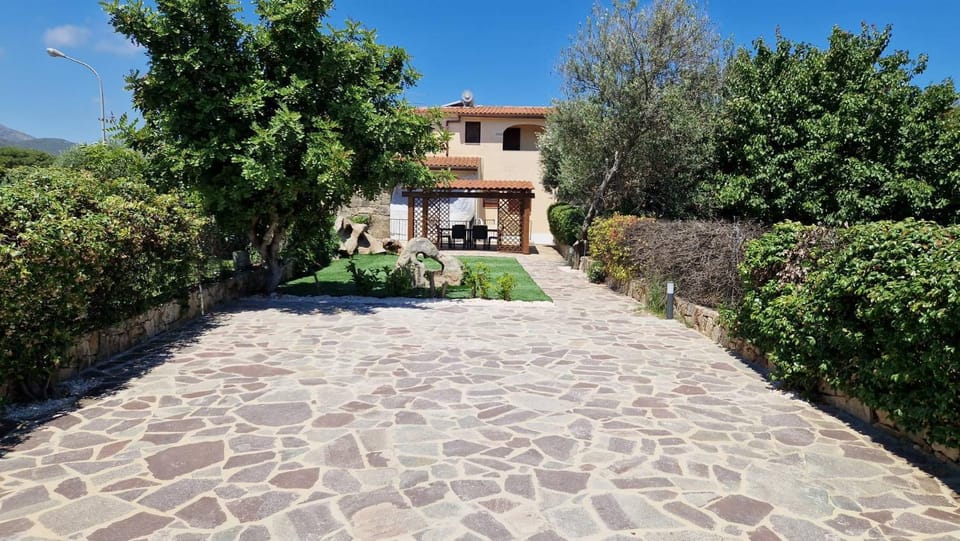 Property building, Garden, Garden view, Parking
