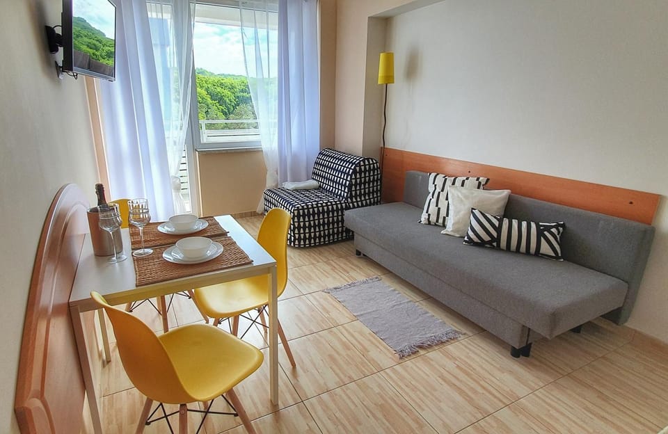 Living room, Seating area, Dining area