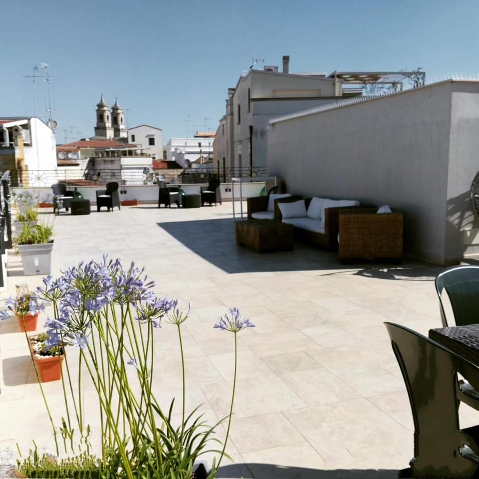 Balcony/Terrace, Balcony/Terrace, Internal: Not applicable to any particular room