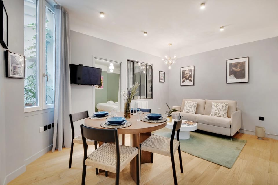 Living room, Dining area