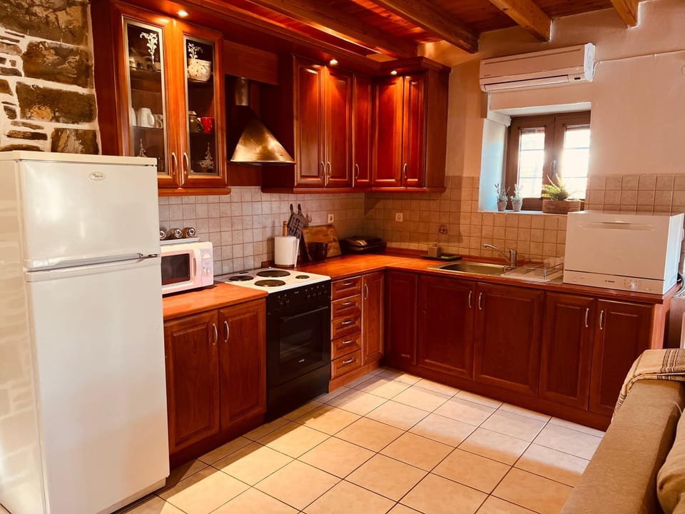 Kitchen or kitchenette, dishwasher, minibar, oven, pet friendly, toaster