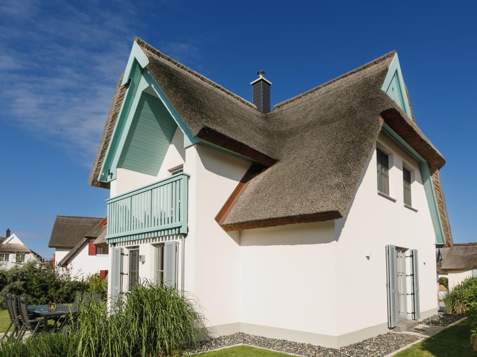 Property building, Garden, Balcony/Terrace