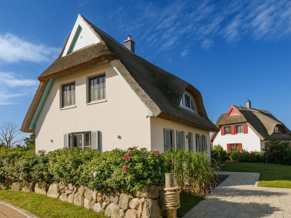 Property building, Facade/entrance, Garden