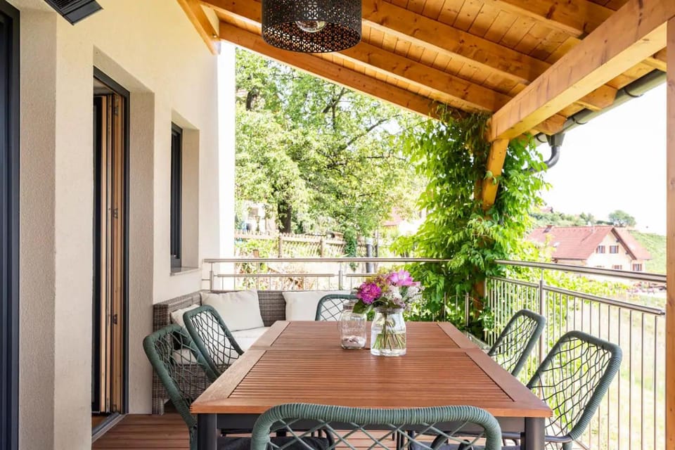 View (from property/room), Balcony/Terrace, Garden view