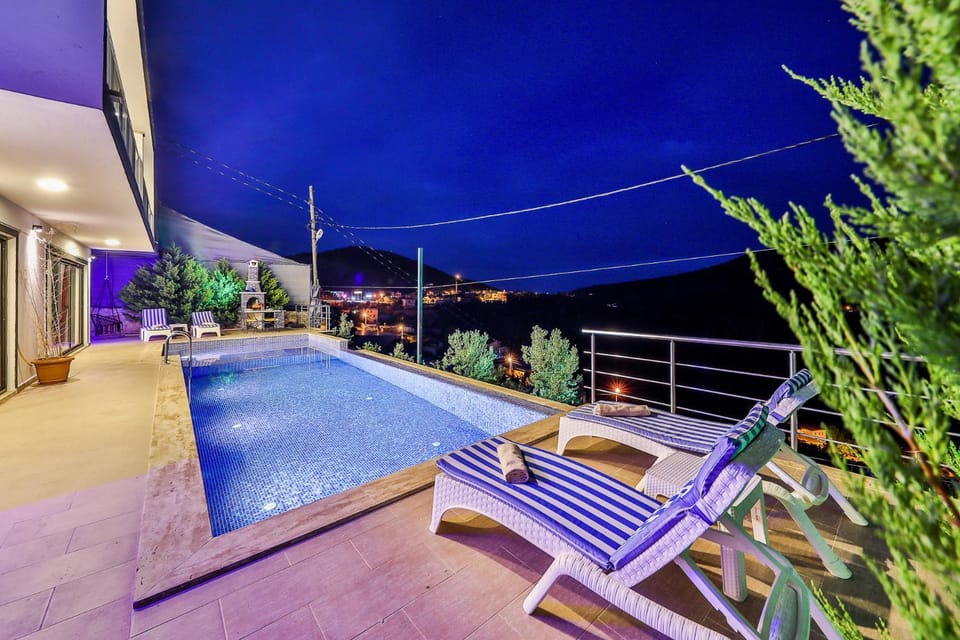 Property building, Swimming pool