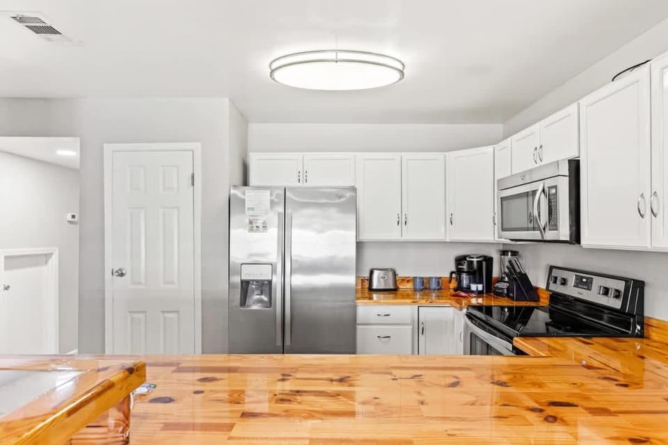 5218 Beach Dr C House in Lower Grand Lagoon