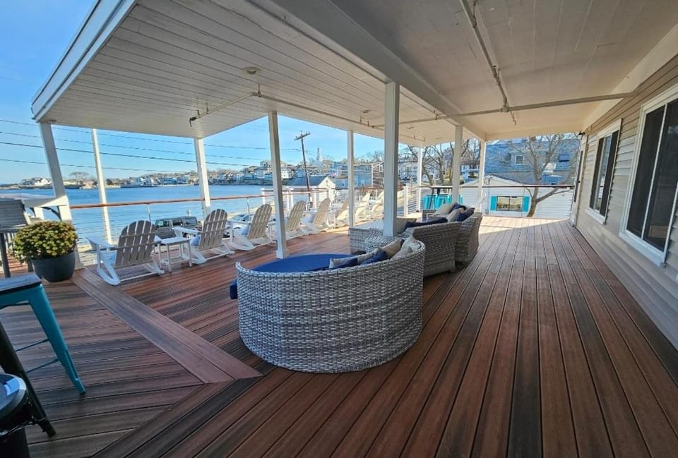Property building, Patio, Balcony/Terrace, Seating area