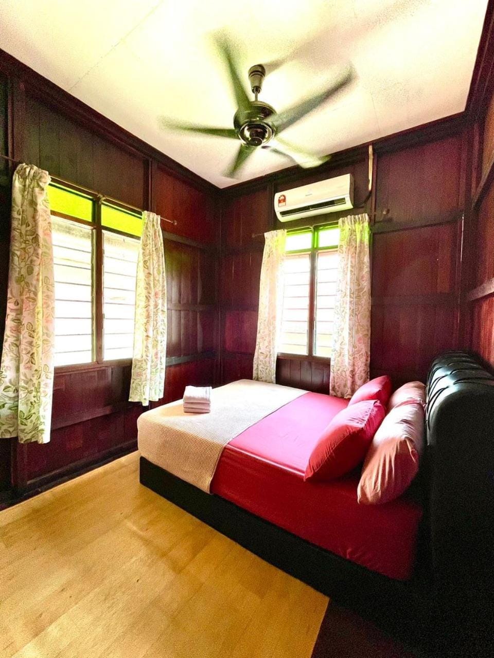 Bed, Bedroom, fireplace