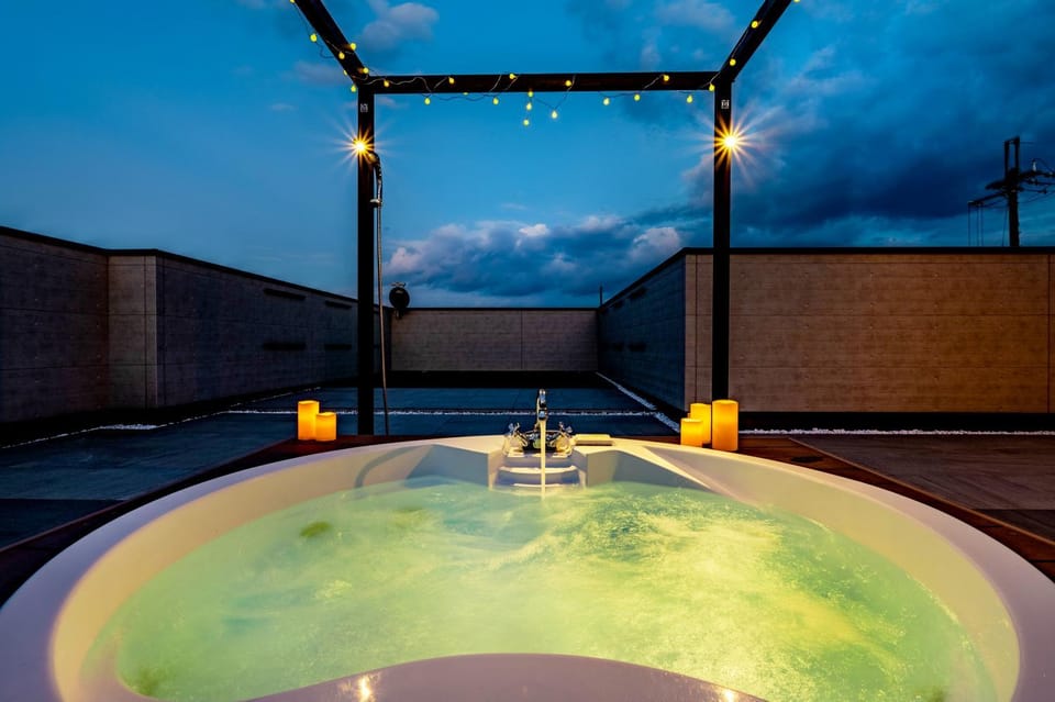 Night, Hot Tub