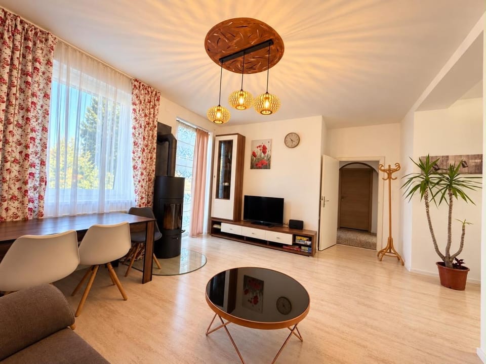 Großartige 3 Zimmer Ferienwohnung mit Kamin und Garten für 1-6 Personen Apartment in Bavaria