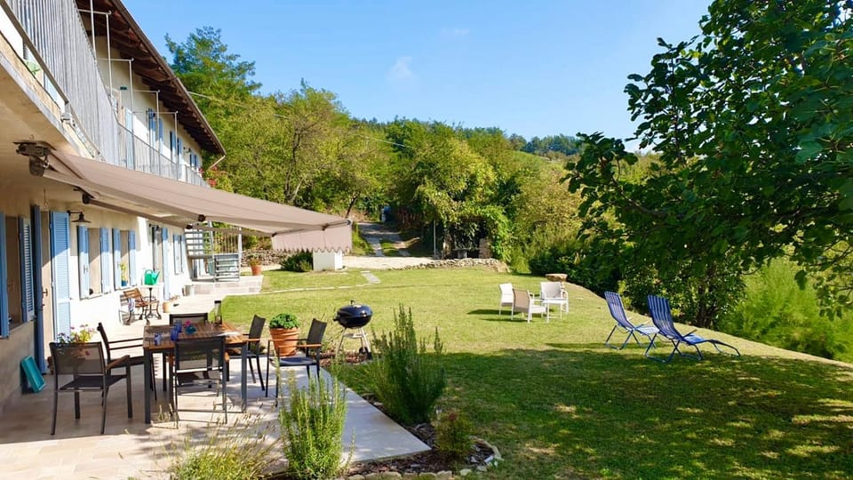 Casa Langa di Lola Bed and Breakfast in Liguria