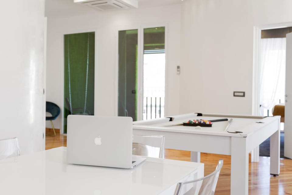 Billiard, Living room, Seating area, Dining area, air conditioner