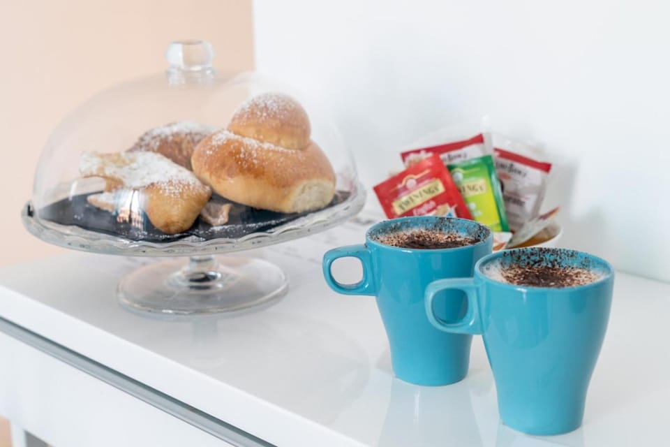 Coffee/tea facilities, Food and drinks, Food, Breakfast, Continental breakfast
