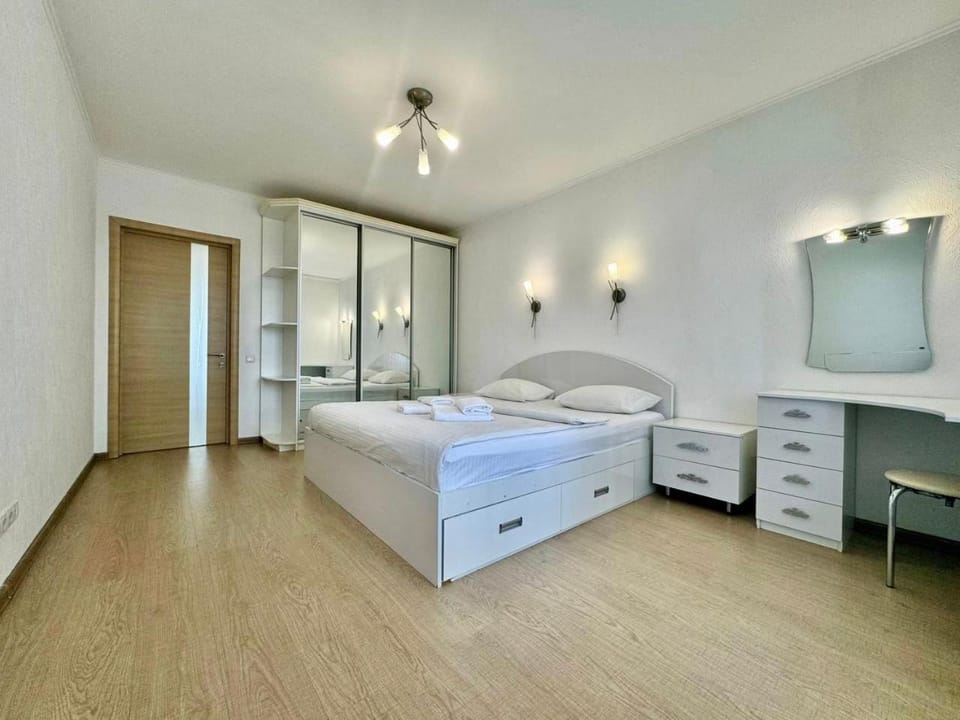 ApartPoltava Стильні білосніжні апартаменти, 2-ОКРЕМІ кімнати , документи для відрядження , банківський чек Apartment in Ukraine