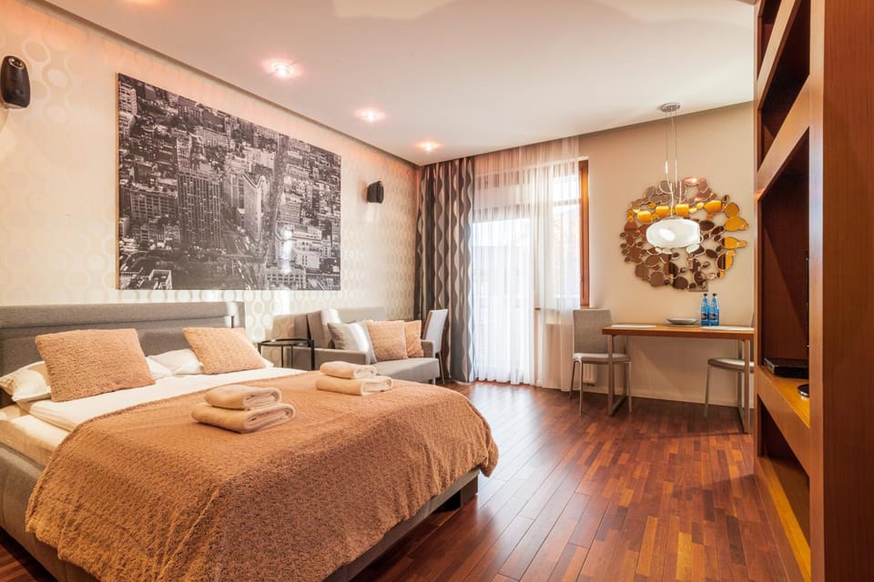 Bed, Seating area