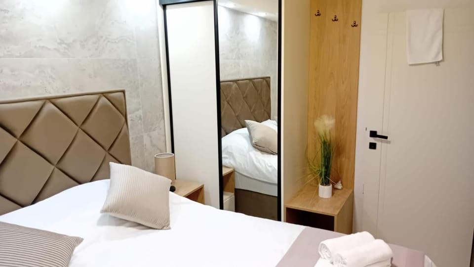 Square Point Apartments Apartment in Dobrota