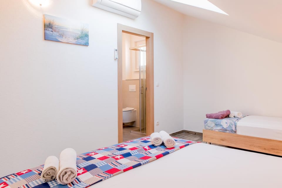 Toilet, Bed, Bedroom