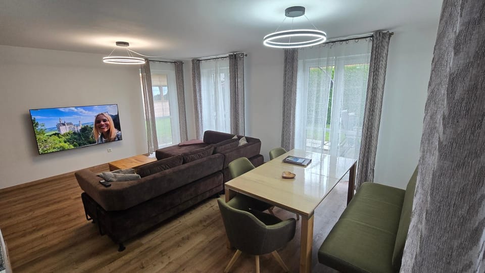Alpina Sonnen-Appartements Füssen incl XL-Sonnen-Terrasse & Königscard Apartment in Fussen