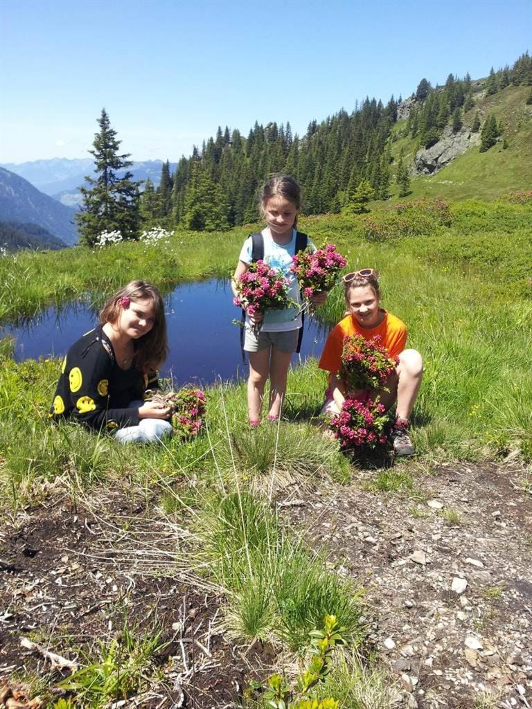 Natural landscape, children, Family