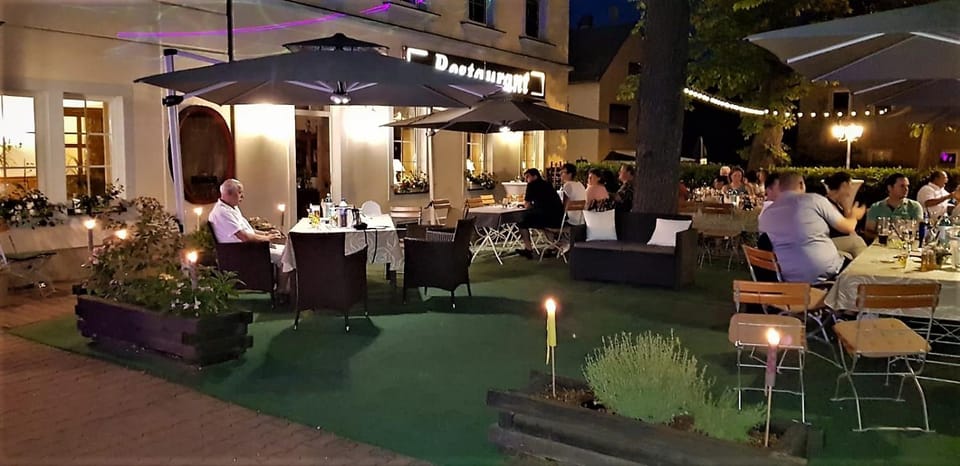 People, Garden, Balcony/Terrace, Banquet/Function facilities, Family