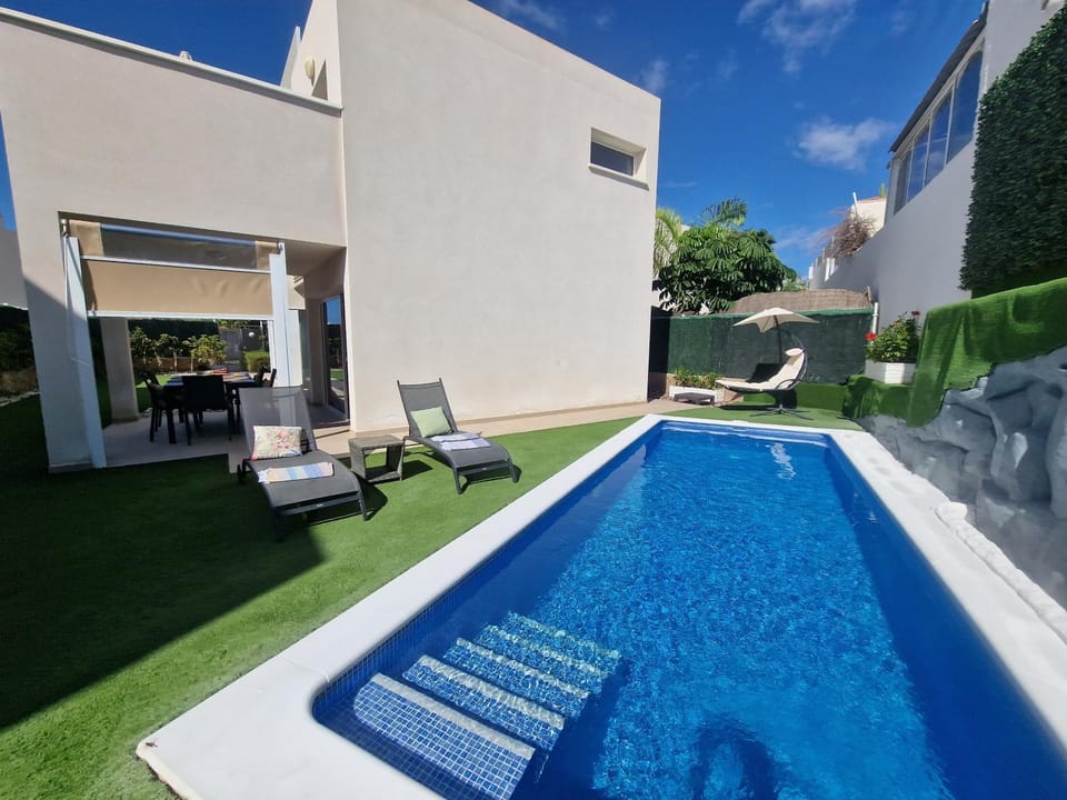 Villa Paraiso-Luxury Villa with Heated Pool Villa in Canary Islands